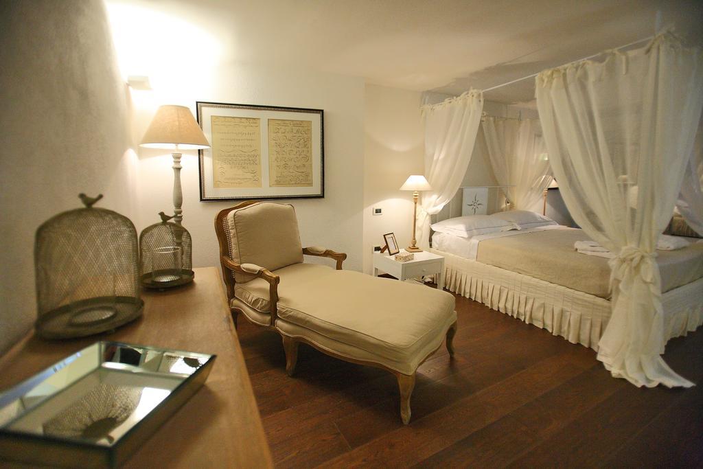 Don Totu - Dimora Storica Bed & Breakfast San Cassiano  Стая снимка
